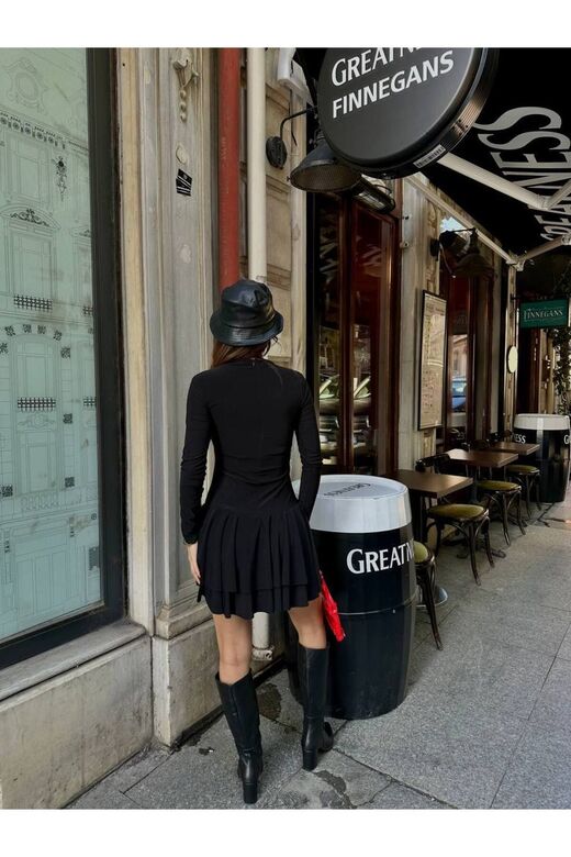 Sırtı Fermuarlı Pileli Elbise