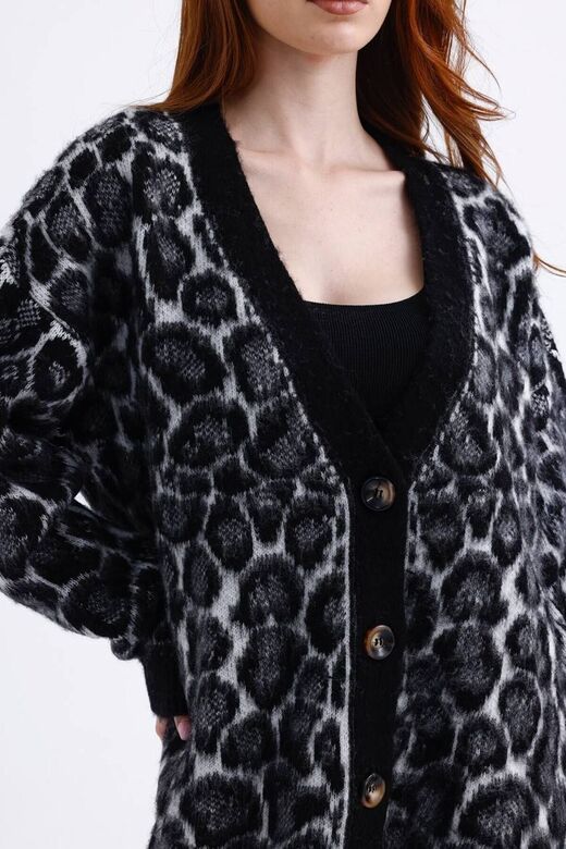 Leopar Desenli Oversize Düğmeli Yomuşak Triko Hırka