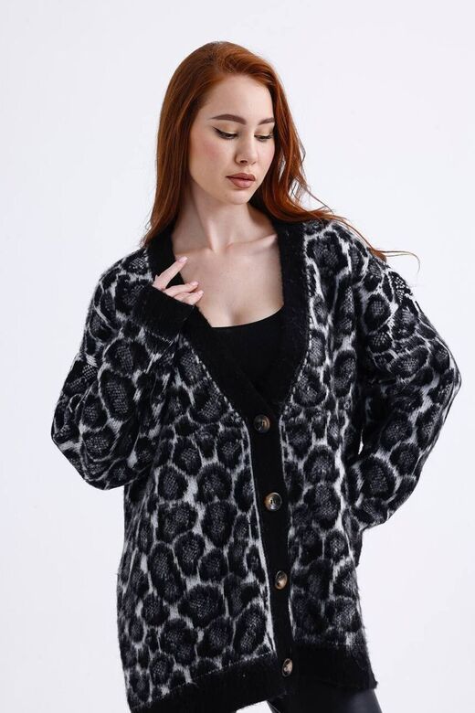 Leopar Desenli Oversize Düğmeli Yomuşak Triko Hırka