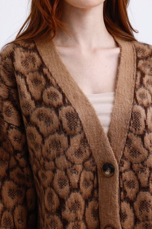 Leopar Desenli Oversize Düğmeli Yomuşak Triko Hırka