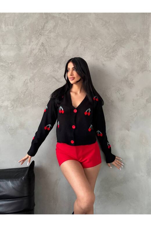 KİRAZ ÖRME DETAYLI DÜĞMELİ  TRİKO CROP HIRKA