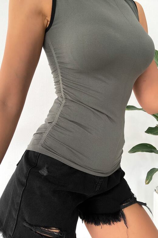 Kadın Dik Yaka Büzgü Detaylı Seamless Crop Haki Bluz