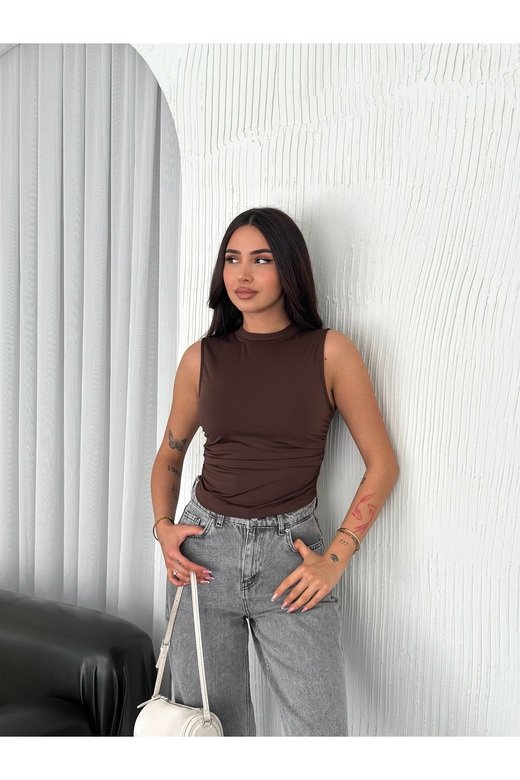 BÜZGÜLÜ DRAPELİ KOLSUZ MODAL KUMAŞ BLUZ