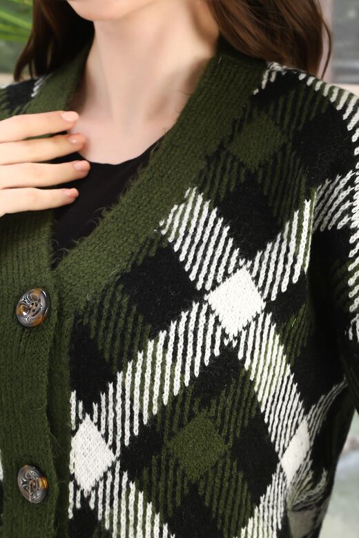 Oversize Yumuşak Ekose Kare Örme Detaylı Düğmeli Triko Hırka