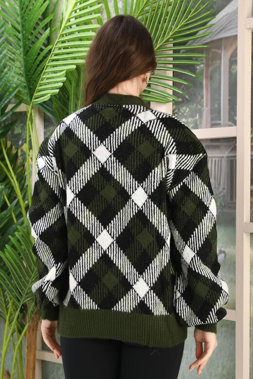 Oversize Yumuşak Ekose Kare Örme Detaylı Düğmeli Triko Hırka