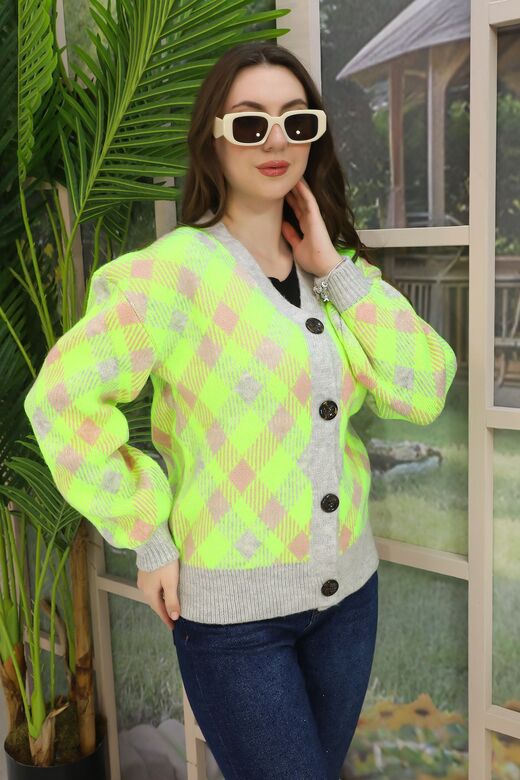 Oversize Yumuşak Ekose Kare Örme Detaylı Düğmeli Triko Hırka