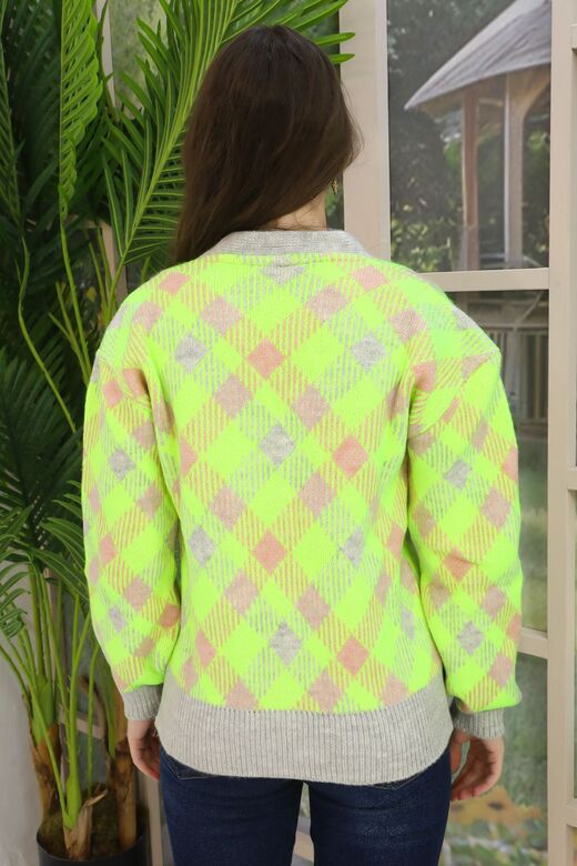 Oversize Yumuşak Ekose Kare Örme Detaylı Düğmeli Triko Hırka