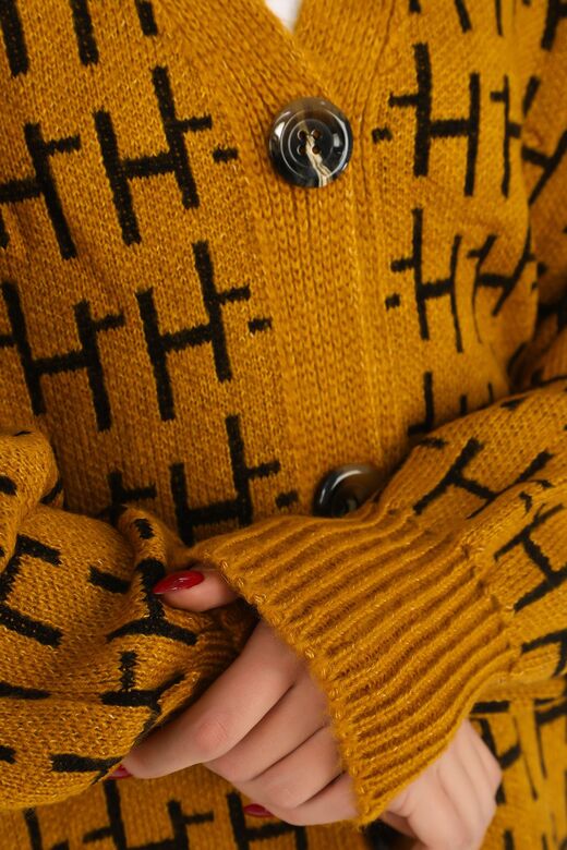 Oversize Yumuşak Örme Detaylı Düğmeli Triko Hırka