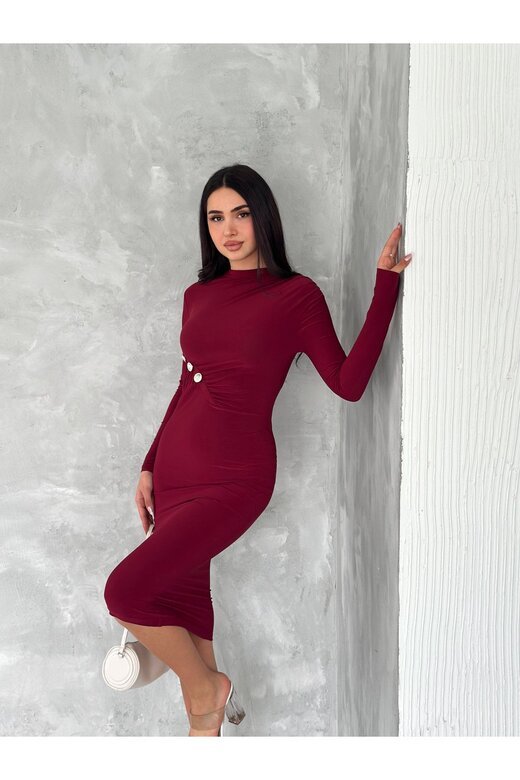 DÜĞME DETAYLI DRAPELİ BÜZGÜLÜ SANDY KUMAŞ ELBİSE