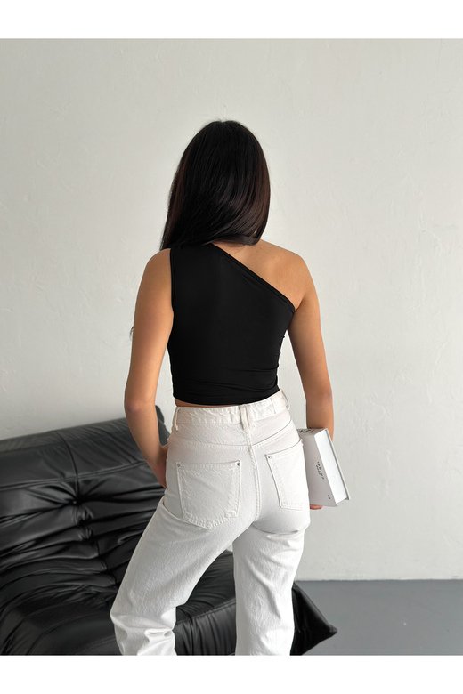 TEK OMUZ AKSESUAR DETAYLI CROP SANDY KUMAŞ BLUZ