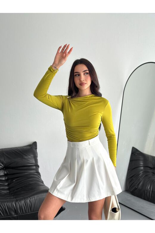 Omuzu Düğme Detaylı Drapeli Büzgülü Sandy Kumaş Bluz