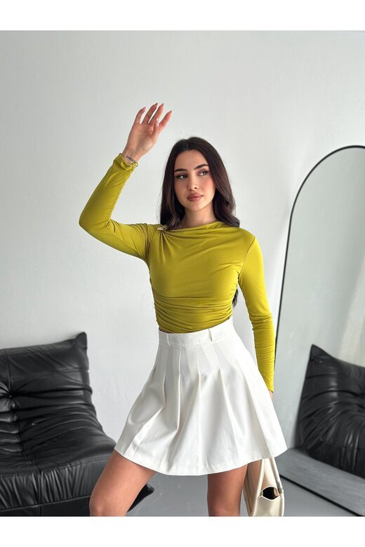 OMUZU DÜĞME DETAYLI DRAPELİ BÜZGÜLÜ SANDY KUMAŞ BLUZ