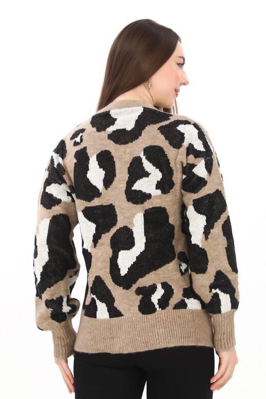 Leopar Desenli Düğmeli Oversize Örme Detaylı Triko Hırka