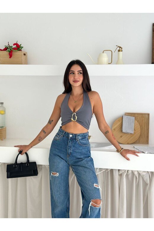 Toka Detaylı Dekolteli Boyun Bağlamalı Modal Kumaş Crop Bluz