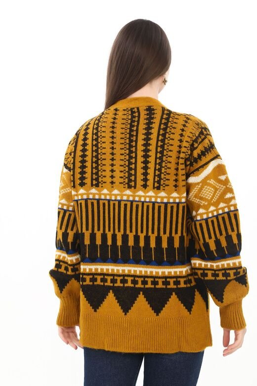 Oversize Düğmeli Örme Detaylı Triko Hırka