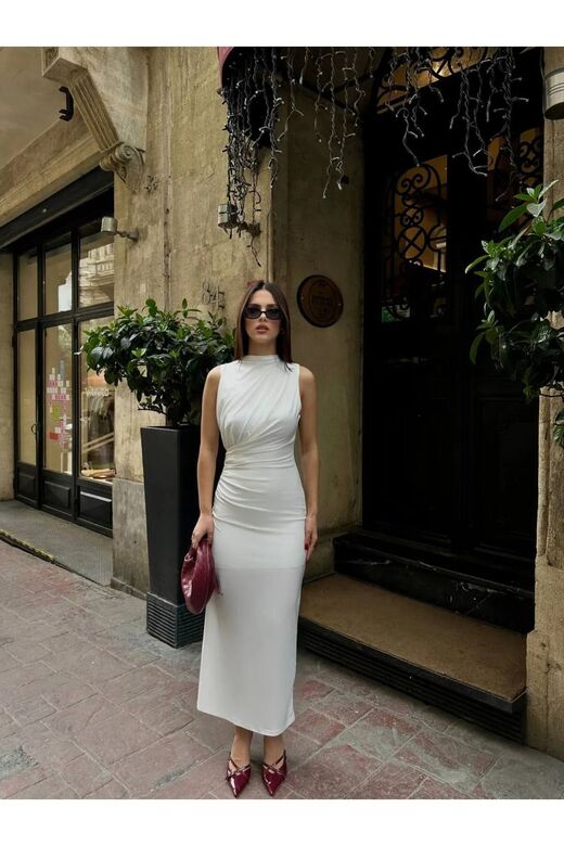 Drape Yaka İçi Astarlı Fermuarlı Büzgülü Yırtmaçlı Sandy Kumaş Elbise