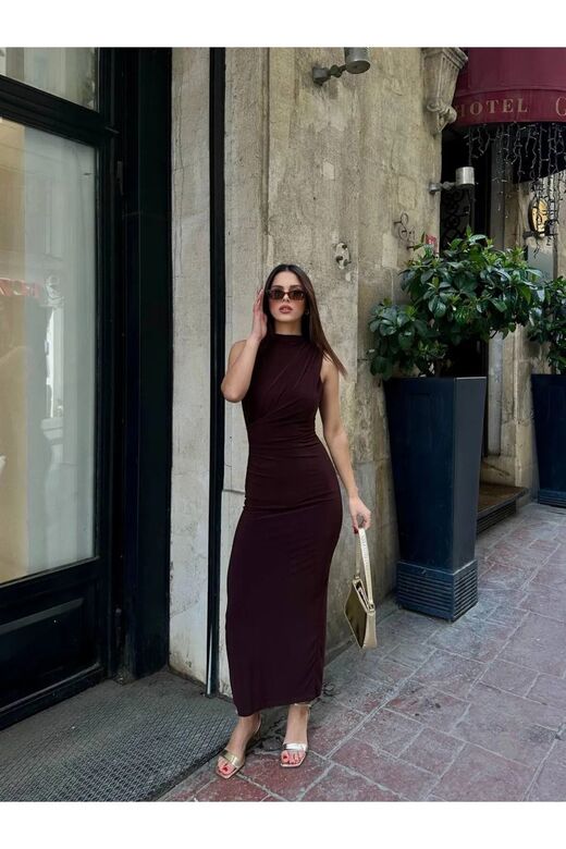 Drape Yaka İçi Astarlı Fermuarlı Büzgülü Yırtmaçlı Sandy Kumaş Elbise