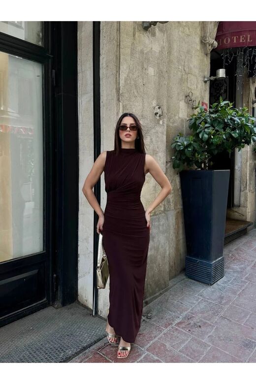 Drape Yaka İçi Astarlı Fermuarlı Büzgülü Yırtmaçlı Sandy Kumaş Elbise