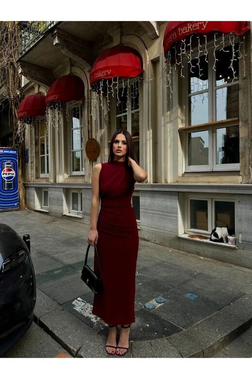 Drape Yaka İçi Astarlı Fermuarlı Büzgülü Yırtmaçlı Sandy Kumaş Elbise
