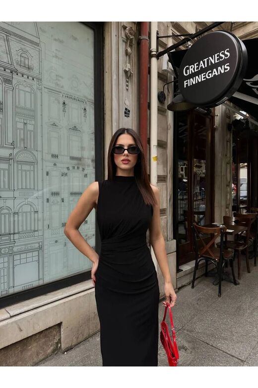 Drape Yaka İçi Astarlı Fermuarlı Büzgülü Yırtmaçlı Sandy Kumaş Elbise