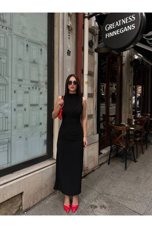 Drape Yaka İçi Astarlı Fermuarlı Büzgülü Yırtmaçlı Sandy Kumaş Elbise