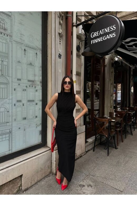 Drape Yaka İçi Astarlı Fermuarlı Büzgülü Yırtmaçlı Sandy Kumaş Elbise