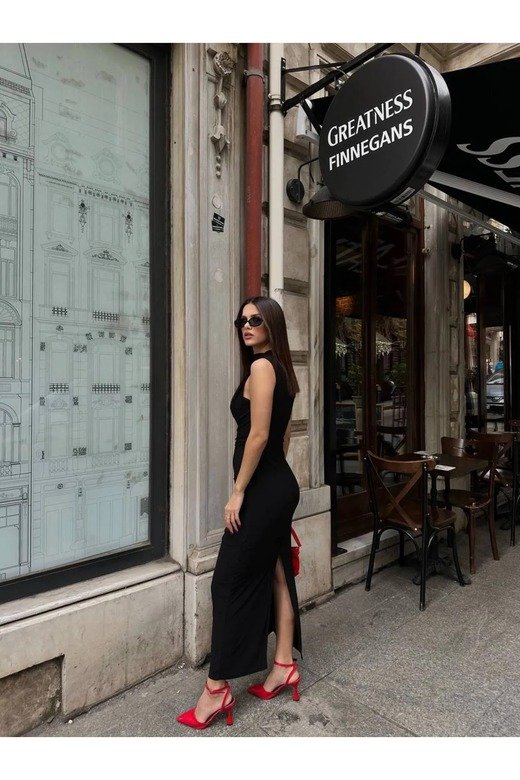 DRAPE YAKA İÇİ ASTARLI FERMUARLI BÜZGÜLÜ YIRTMAÇLI SANDY KUMAŞ ELBİSE