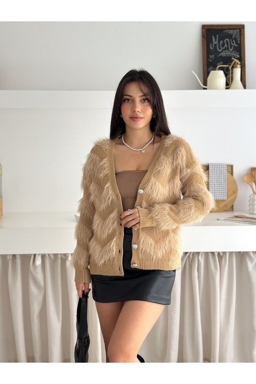 Sakal Kumaş Yumuşak Dokulu Düğme Detaylı Triko Hırka