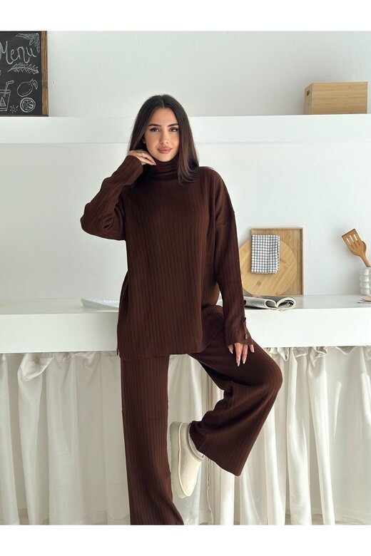 Balıkçı Yaka Düğme Detaylı Triko Takım