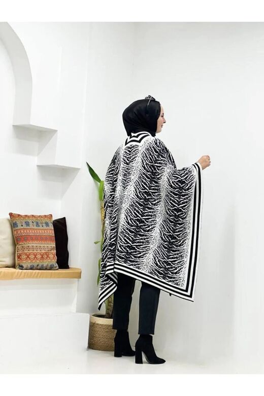 Kadın Çift Taraflı Kulanılabilen Zebra Desenli Şal Panço