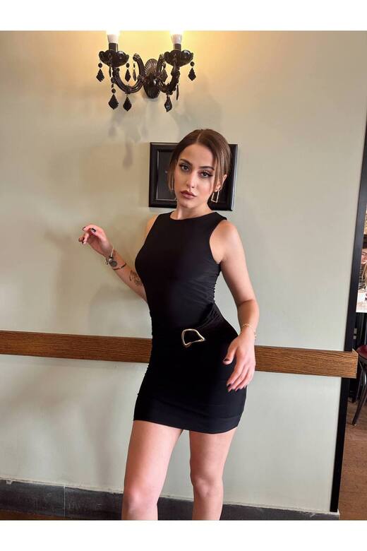 Kalp Kemer Detaylı Vucudu Saran Mini Elbise