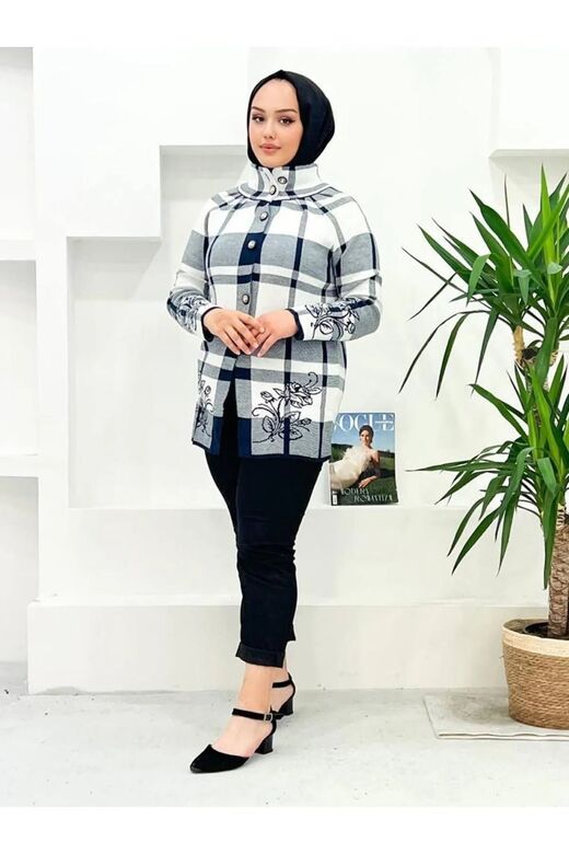 Gül Desenli Düğmeli Hırka