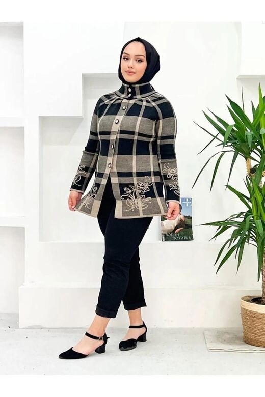 Gül Desenli Düğmeli Hırka