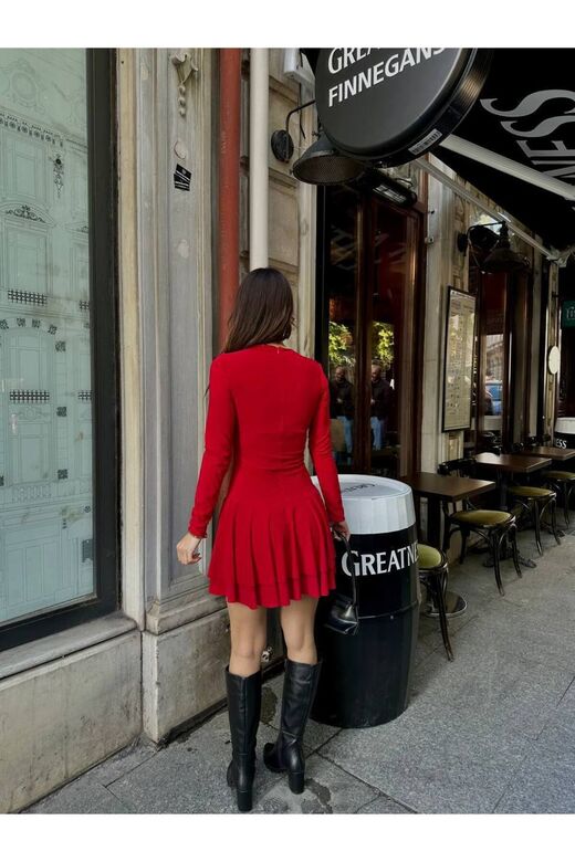 Sırtı Fermuarlı Pileli Elbise