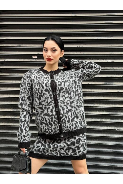 Yünlü Leopar Desen Düğmeli Triko Takım