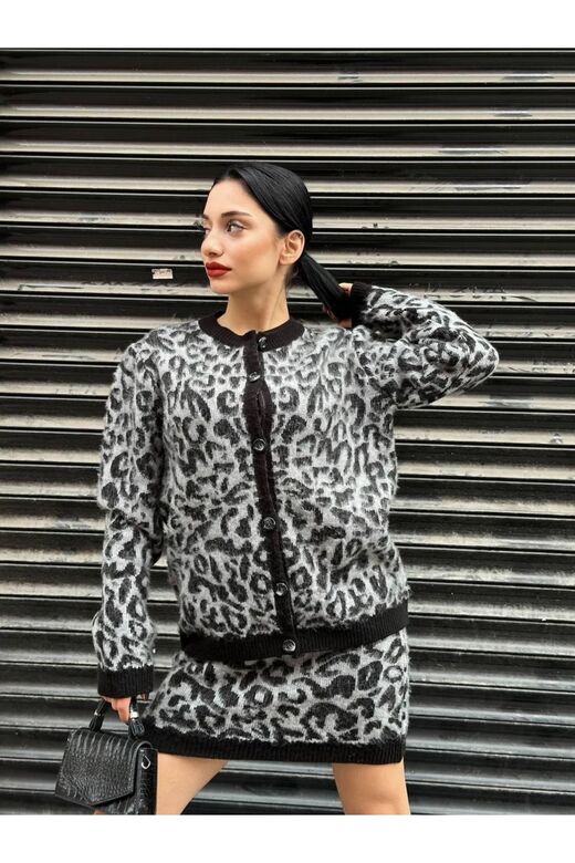 Yünlü Leopar Desen Düğmeli Triko Takım