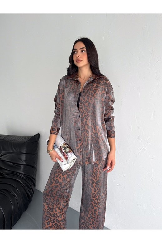 Parlak Leopar Desenli floş saten  kumaş gömlekli takım