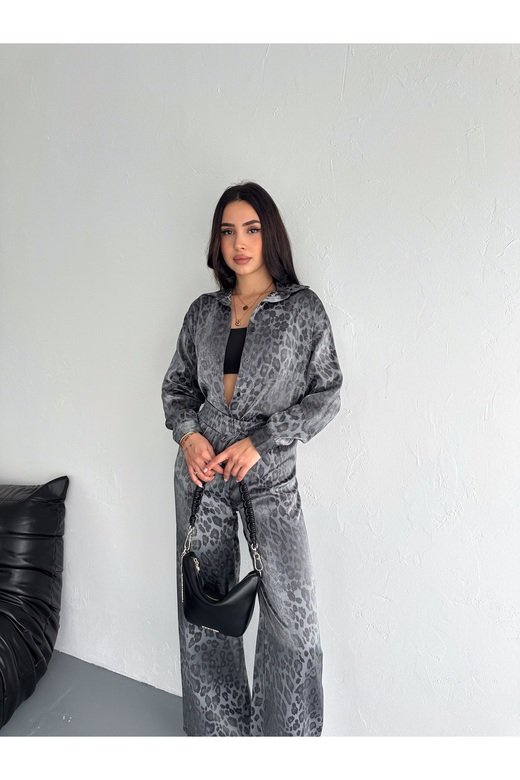 Parlak Leopar Desenli floş saten  kumaş gömlekli takım