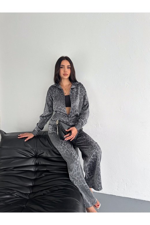 Parlak Leopar Desenli floş saten  kumaş gömlekli takım
