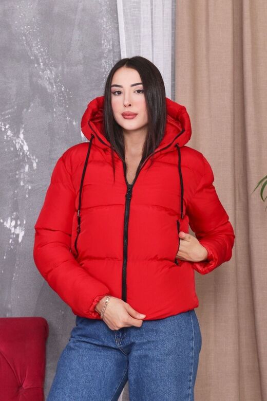 Kadın Kırmızı Kapüşonlu Elyaflı Rüzgar Geçirmez Şişme Kışlık Mont