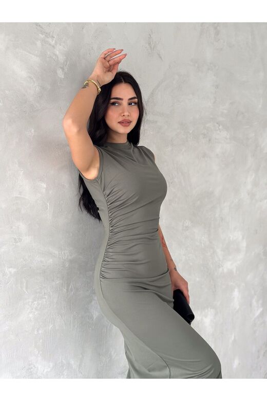 Drapeli Büzgülü Yırtmaçlı Kolsuz Elbise