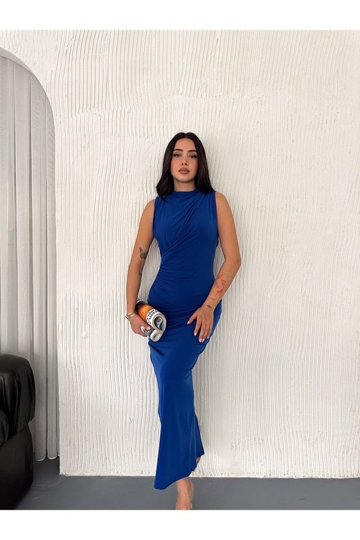 DRAPELİ VATKALI KOLSUZ YIRTMAÇLI SANDY KUMAŞ ELBİSE