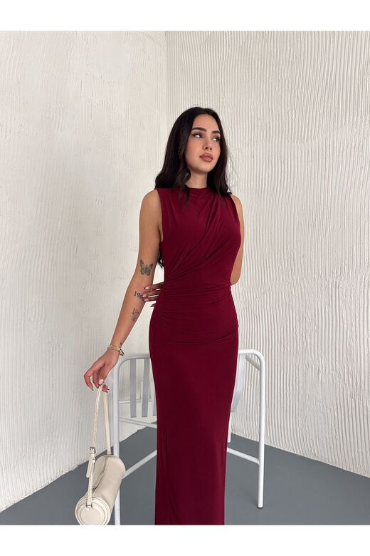 Drapeli Vatkalı Kolsuz Yırtmaçlı Sandy Kumaş Elbise