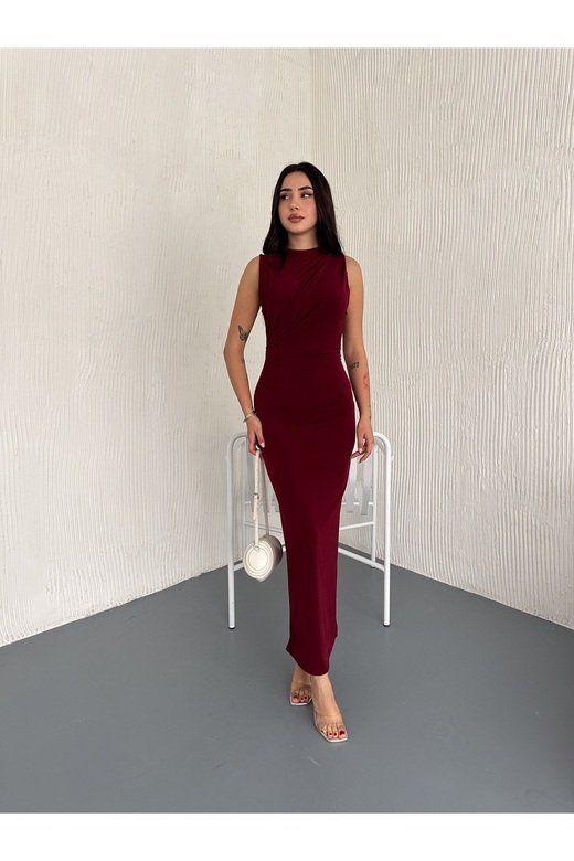 DRAPELİ VATKALI KOLSUZ YIRTMAÇLI SANDY KUMAŞ ELBİSE