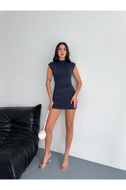 Dik Yaka Vatkalı Crep Kısa Kol Drapeli Elbise