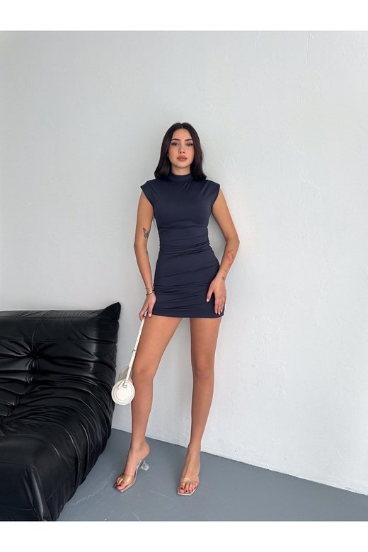DİK YAKA VATKALI CREP KISA KOL DRAPELİ ELBİSE
