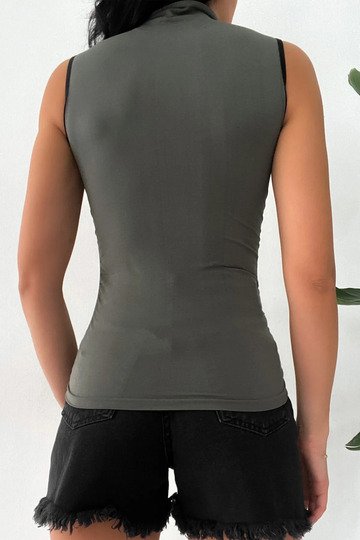 Kadın Dik Yaka Büzgü Detaylı Crop Bluz