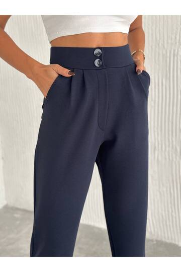 KREP SÜS DÜĞMELİ BELİ LASTİKLİ HAVUÇ KALIP PANTOLON