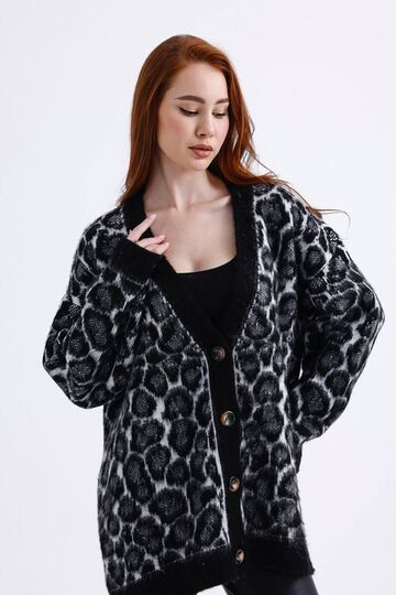 Leopar Desenli Oversize Düğmeli Yomuşak Triko Hırka