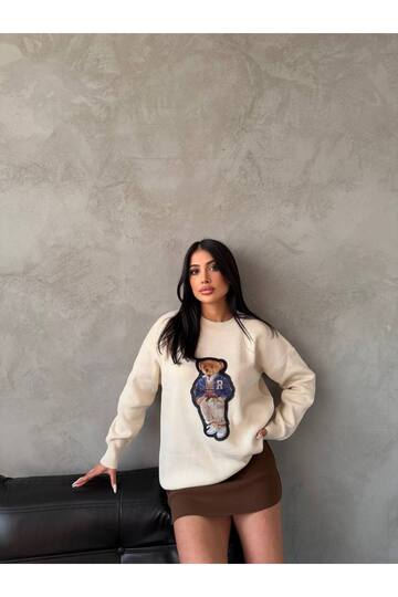 NAKIŞLI OVERSİZE AYICIKIKLI TRİKO KAZAK